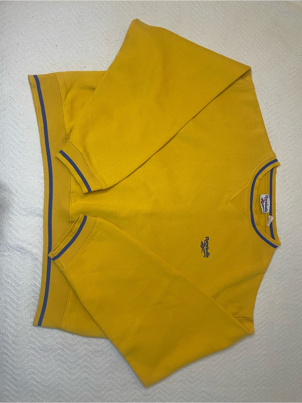 Vintage 90s Reebok Men's Yellow Crewneck Sweatshirt